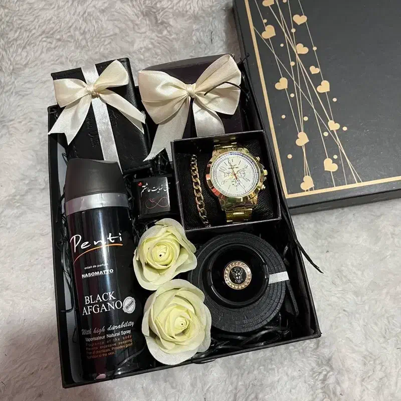 باکس گل همراه لوازم برای روز مرد|گل مصنوعی|قائن, |دیوار