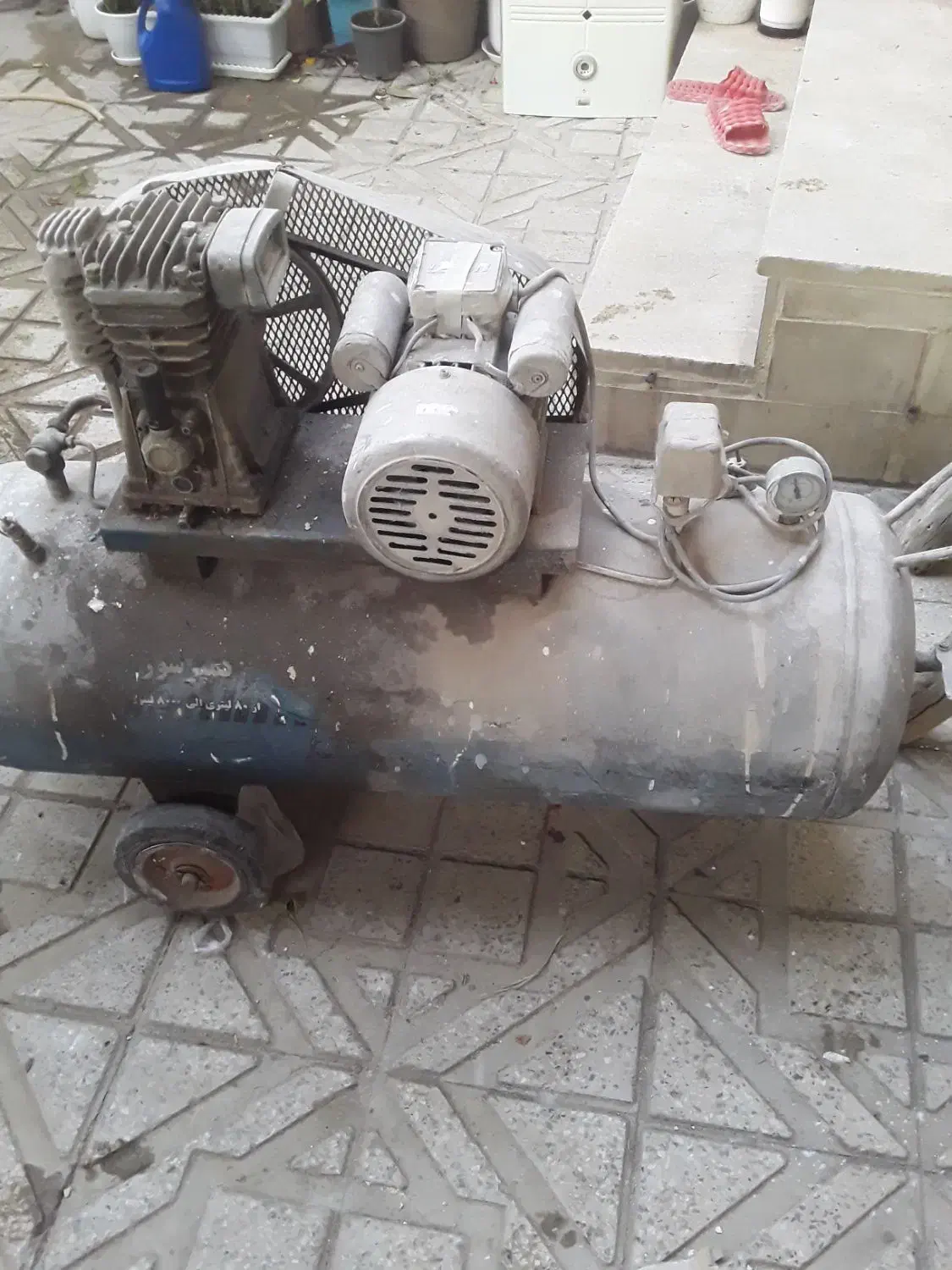 پمپ باد|ابزارآلات|صحنه, |دیوار