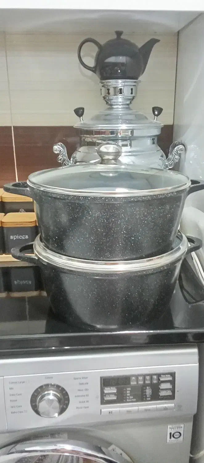 دو عدد قابلمه چدن|ظروف پخت‌وپز|قرچک, میرزائی شمالی|دیوار