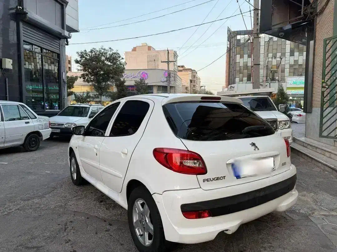 ۲۰۷ مدل ۱۴۰۱ سقف فلز|خودرو سواری و وانت|کرمان, |دیوار