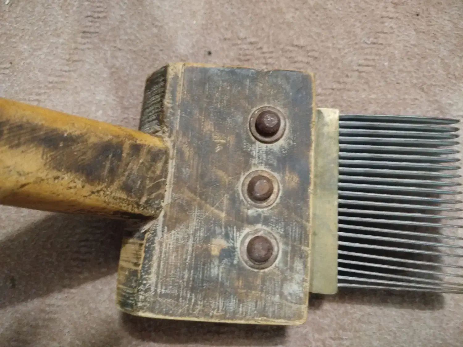 شانه قالی|ابزارآلات|کاشان, راوند|دیوار