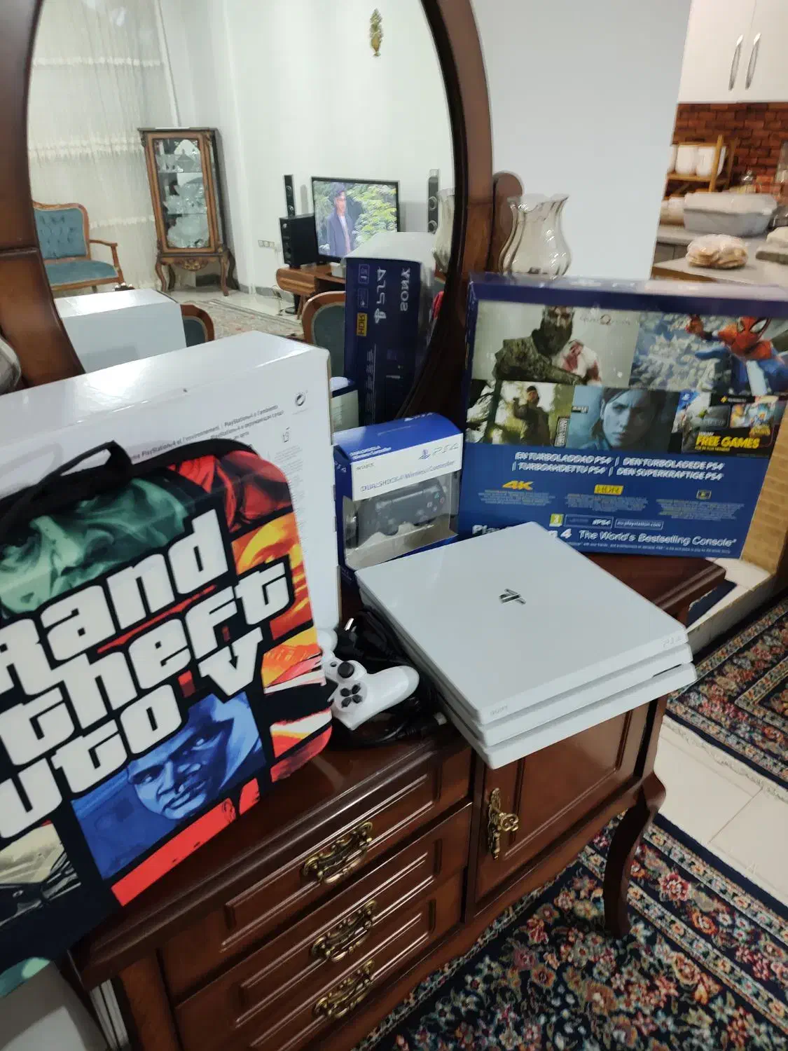 ps4pro سفید صدفی کپیخور+فولبازی+هدفون و کیف|کنسول، بازی ویدئویی و آنلاین|تهران, اکباتان|دیوار