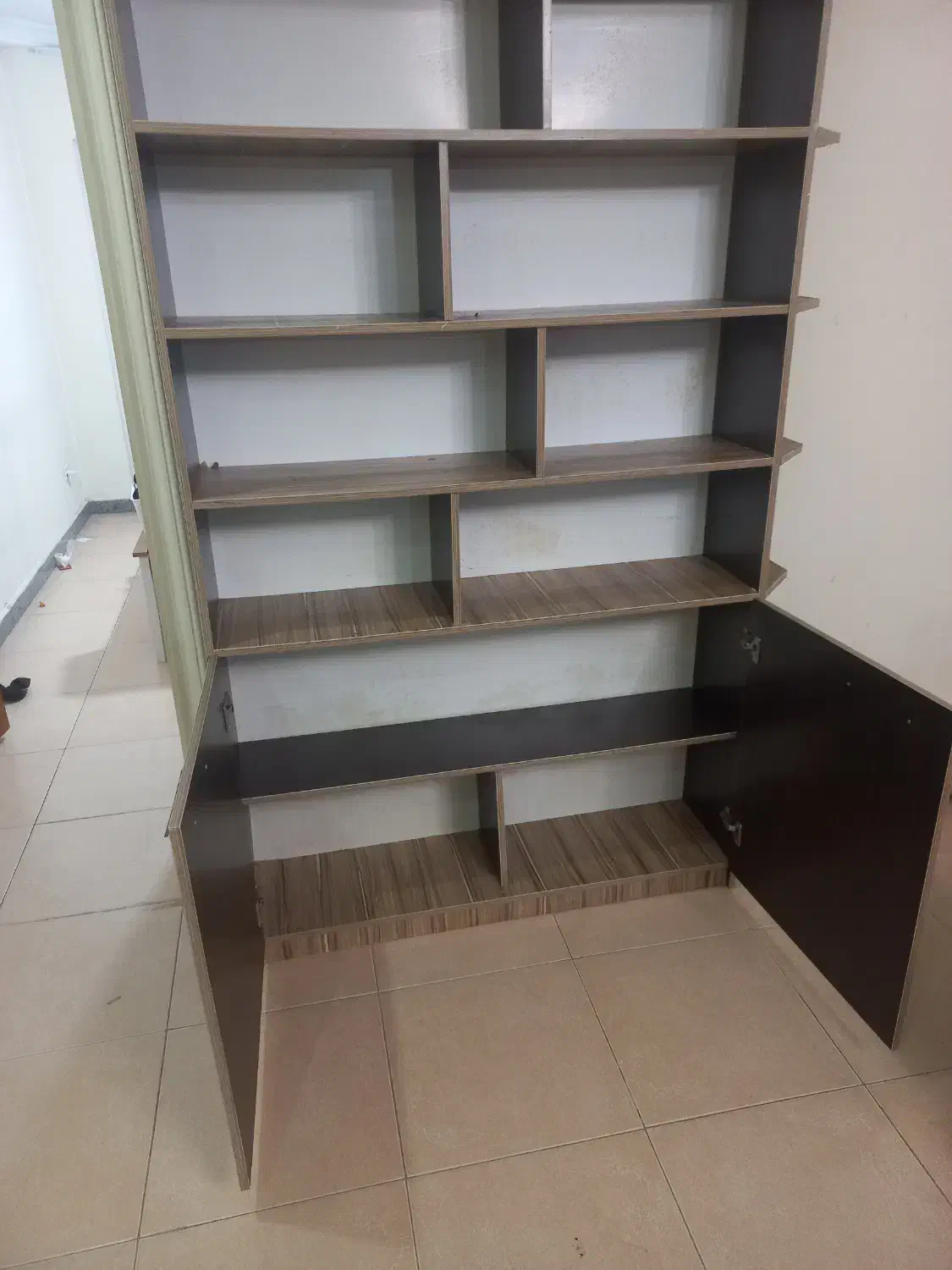 کتابخانه|کتابخانه، شلف، قفسه‌های دیواری|رشت, نامجو|دیوار