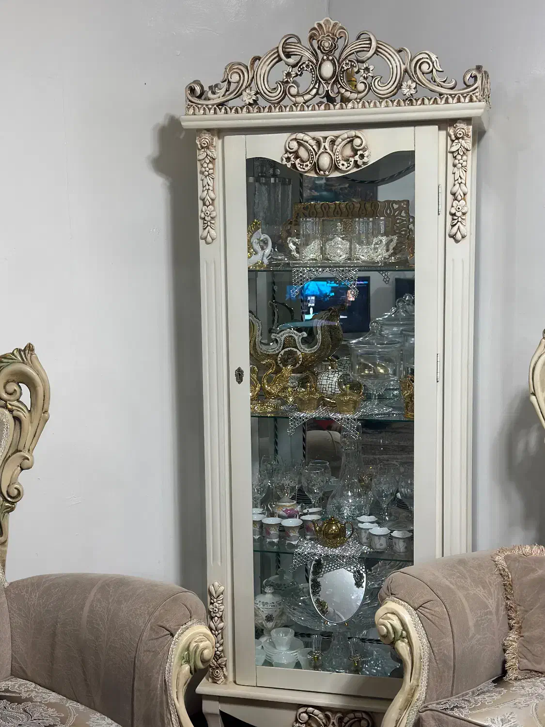 بوفه،ویترین.|بوفه، ویترین، کنسول|کیاشهر, |دیوار