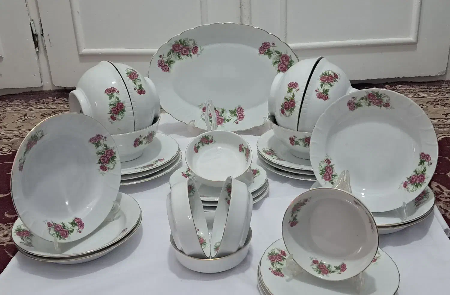 سرویس گل سرخی قدیمی|ظروف سرو و پذیرایی|مشهد, شهید آوینی|دیوار