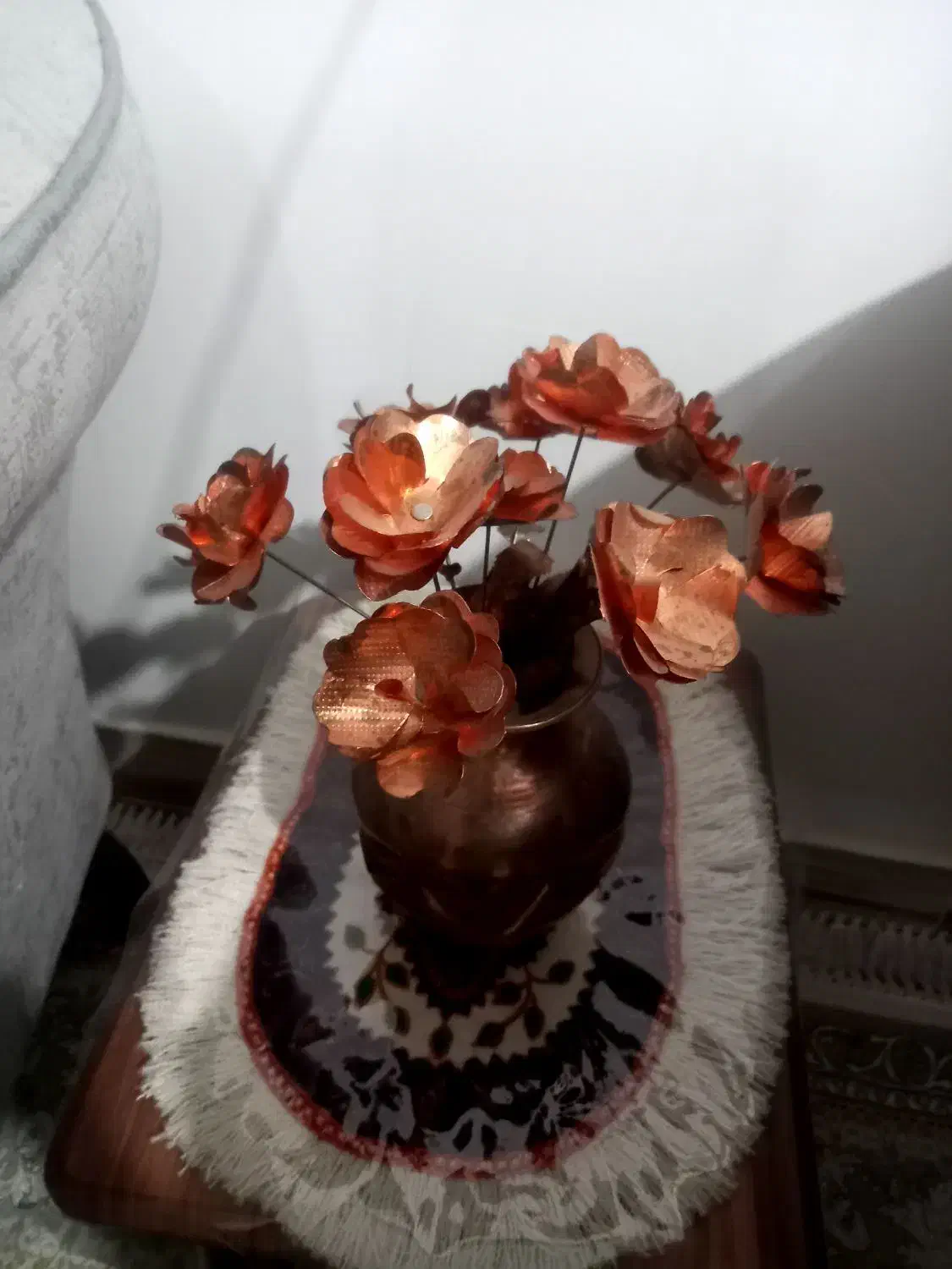 گلدان مس با ۱۰ عدد شاخه گل|صنایع دستی و سایر لوازم تزئینی|جیرفت, |دیوار