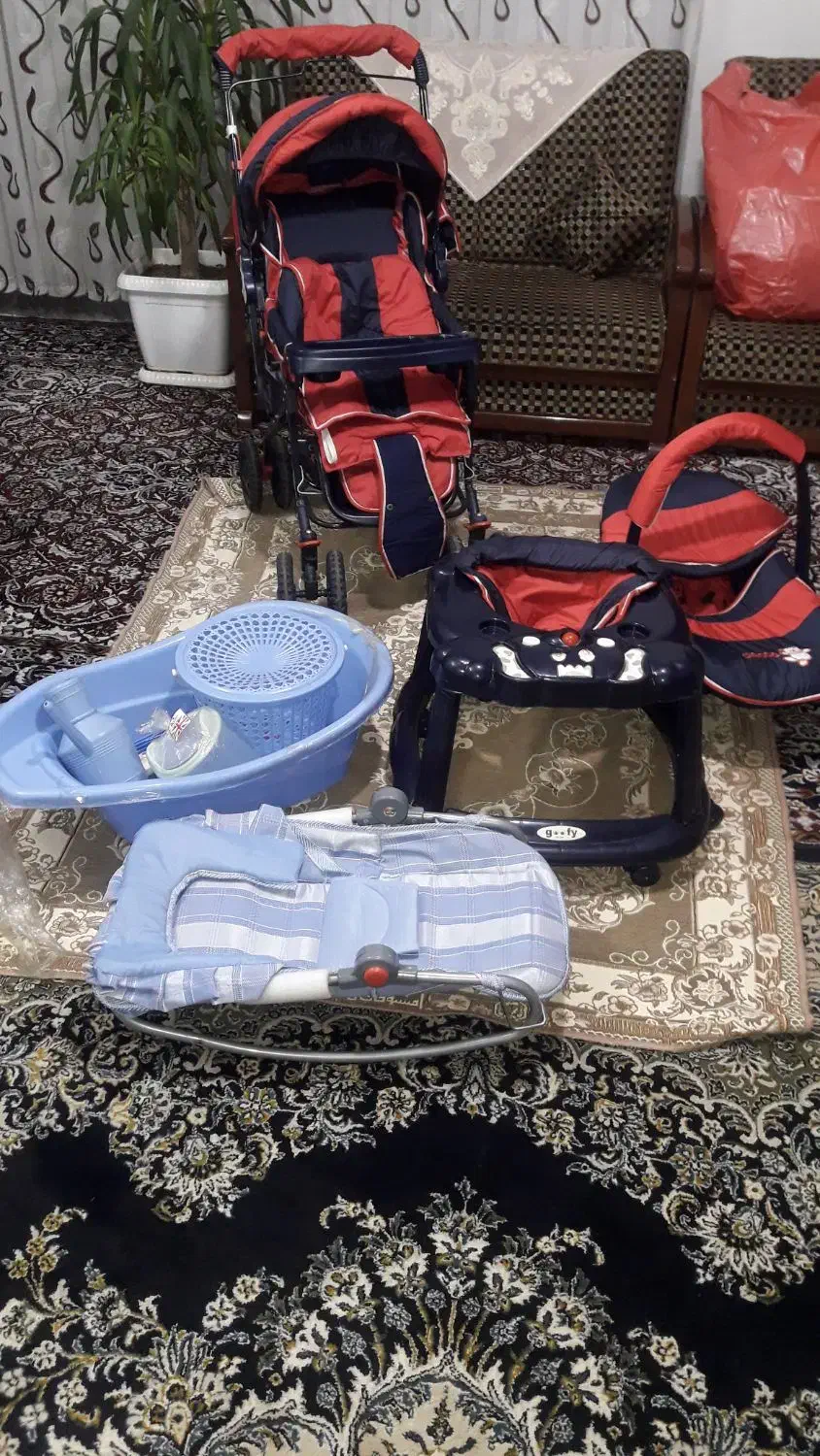 لوازم سیسمونی نوزاد|کالسکه و لوازم جانبی|بروجرد, |دیوار