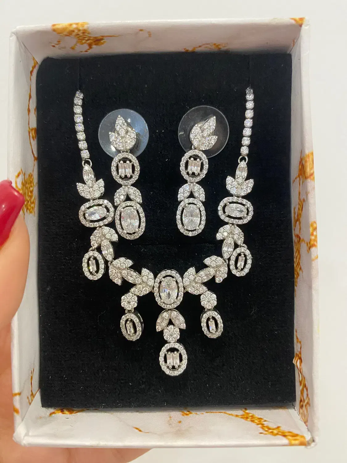 مروارید سیاه|جواهرات|گرگان, |دیوار