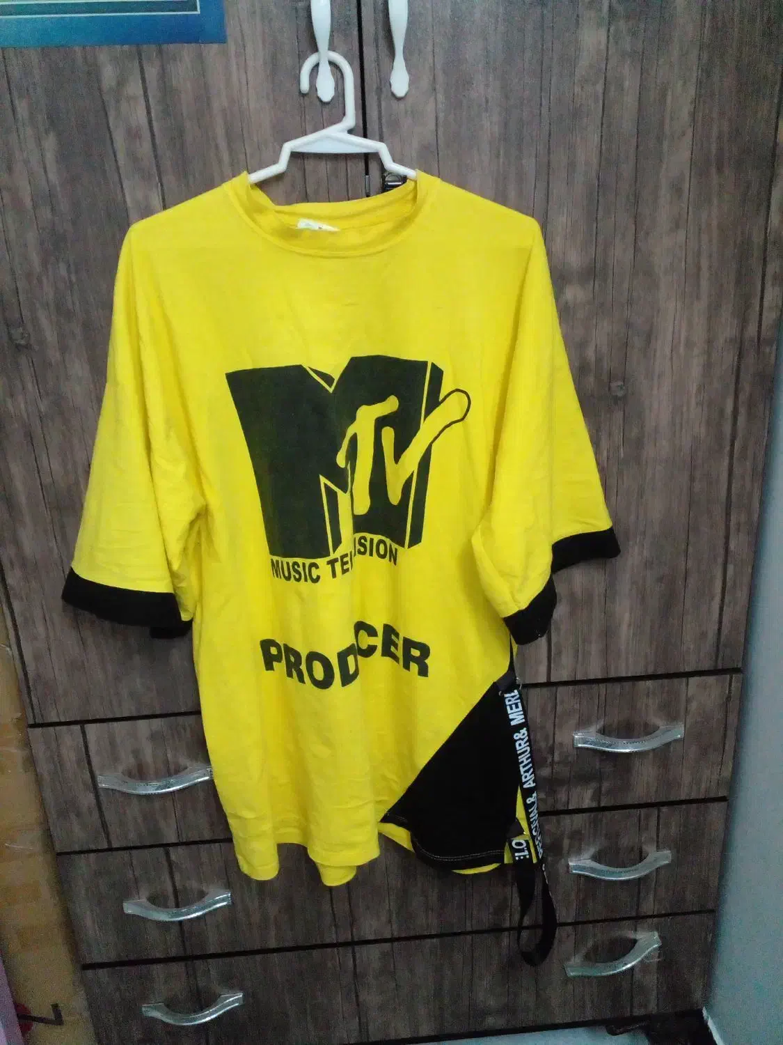 تیشرت لش اسپرت و مانتو|لباس|اندیشه, اندیشه فاز ۱|دیوار