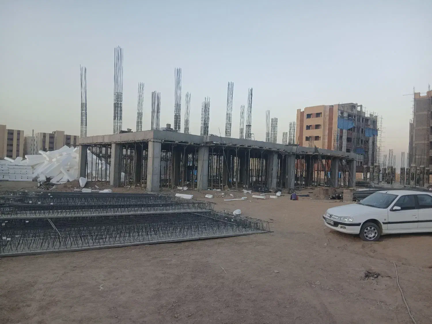 نیازمنده نیروی ساده  آرماتوربندی|استخدام معماری، عمران و ساختمانی|قم, مسکن مهر|دیوار