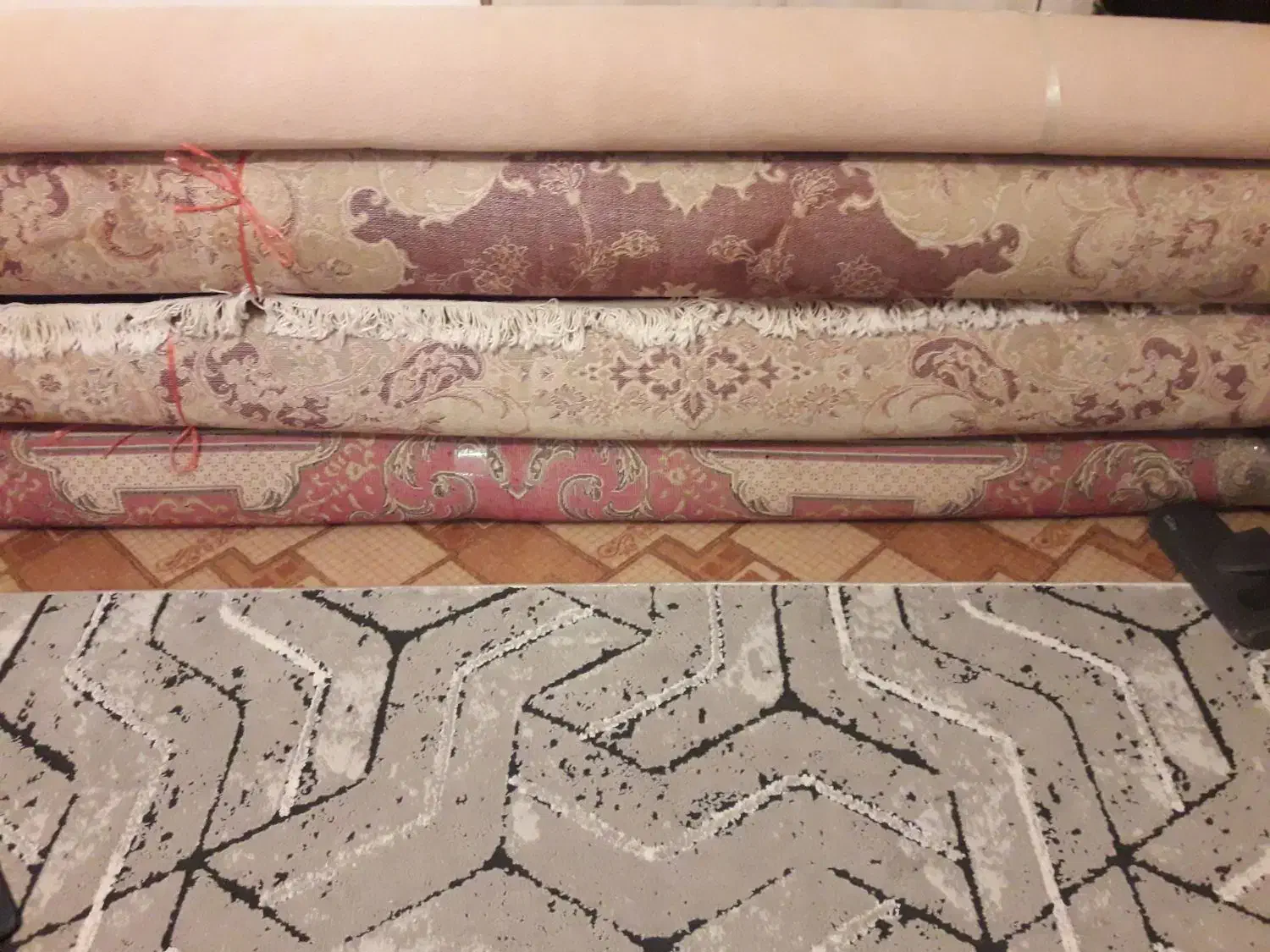 فرش رنگ زمینه زرشکی|فرش|کرمانشاه, |دیوار