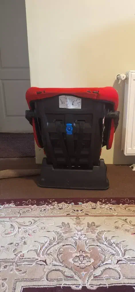 صندلی خودرو کودک|تخت و صندلی بچه|شاهین‌شهر, خانه کارگر|دیوار