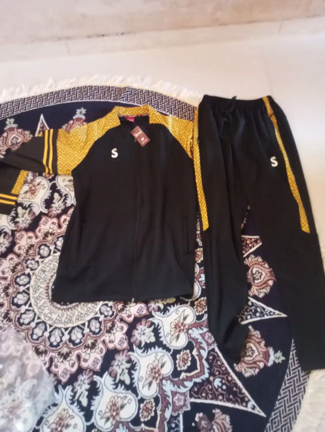 تعدادیلباس ست سویشرت وگرمکن.سایز4xو5xلارج|لباس|اسلامآباد غرب, |دیوار