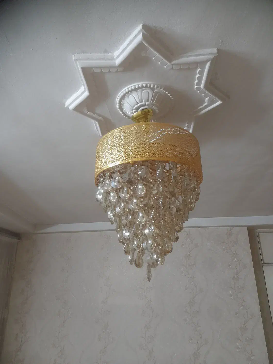 دو عدد لوستر|لوستر و چراغ آویز|رباطکریم, رباطکریم|دیوار