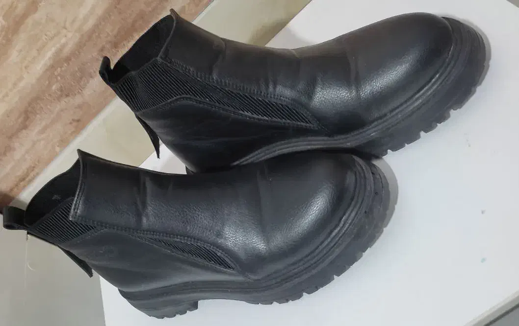 نیم بوت زنانه|کیف، کفش، کمربند|کاشمر, |دیوار