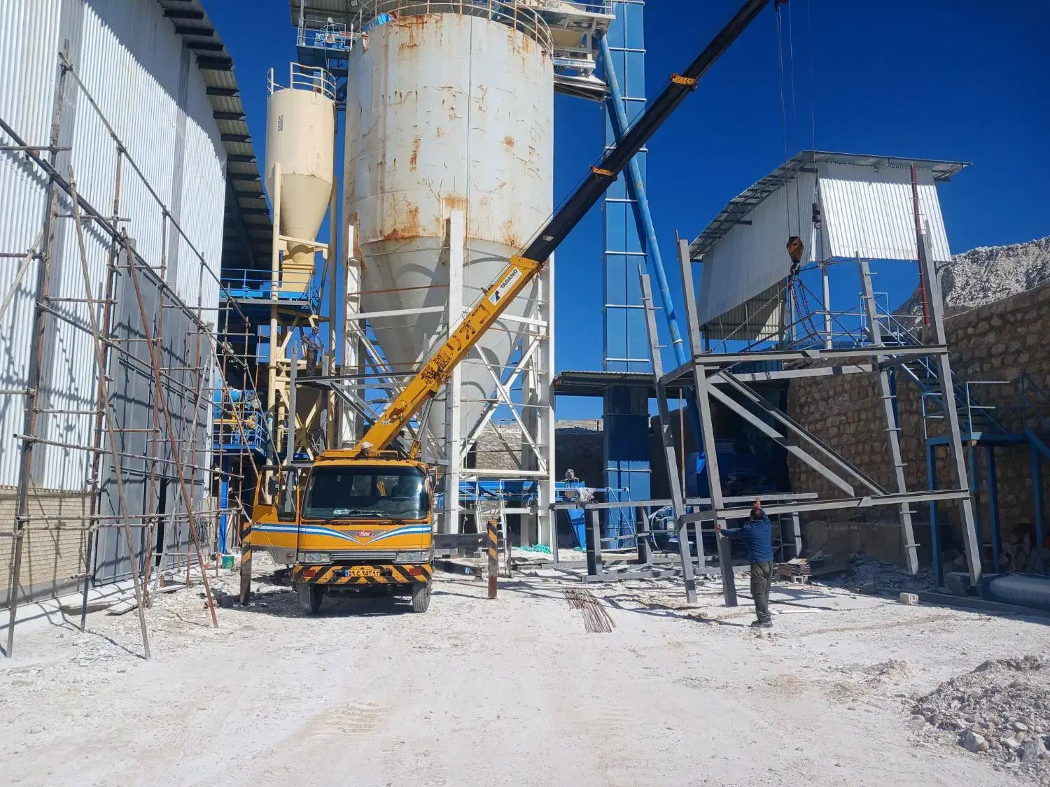 ارائه خدمات جرثقیل ۳تن ۷تن ۱۰تن کفی و ۲۵ تن بالابر|خدمات حمل و نقل|شیراز, تندگویان|دیوار