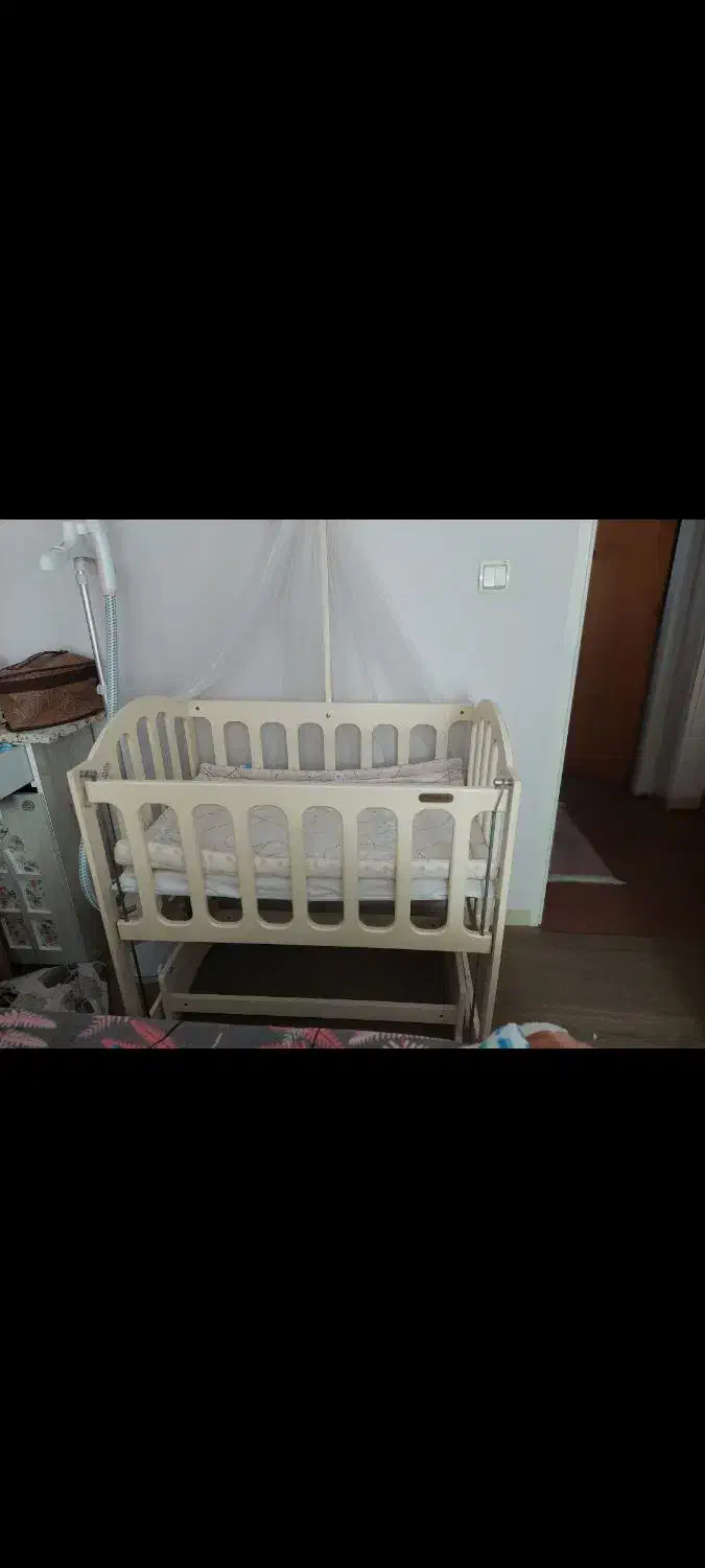 تخت  کنار مادر|تخت و صندلی بچه|همدان, |دیوار