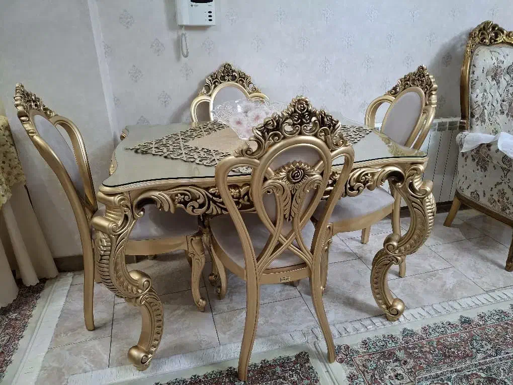 میز و صندلی غذاخوری  ۴ نفره پلیمری رنگ طلایی مات|میز و صندلی غذاخوری|رشت, گلباغ نماز|دیوار