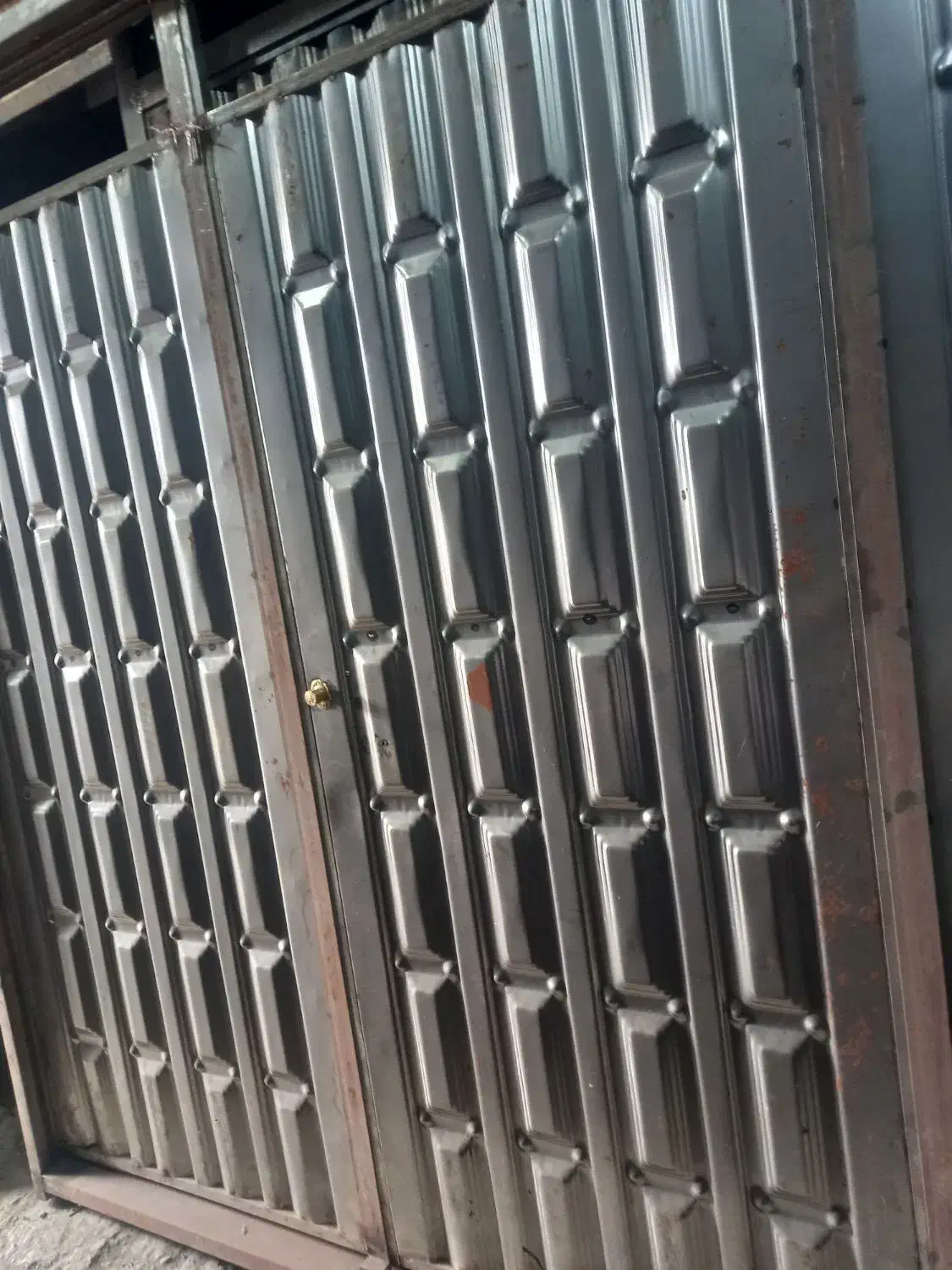 دو عدد در اهنی حیاط۳متری نو ویلا خانه زمین مغازه|مصالح و تجهیزات ساختمان|رشت, اسماعیل آباد|دیوار