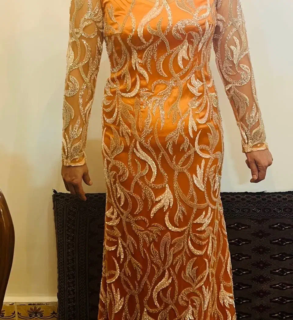 لباس مجلسی|لباس|قدس, شهرقدس|دیوار