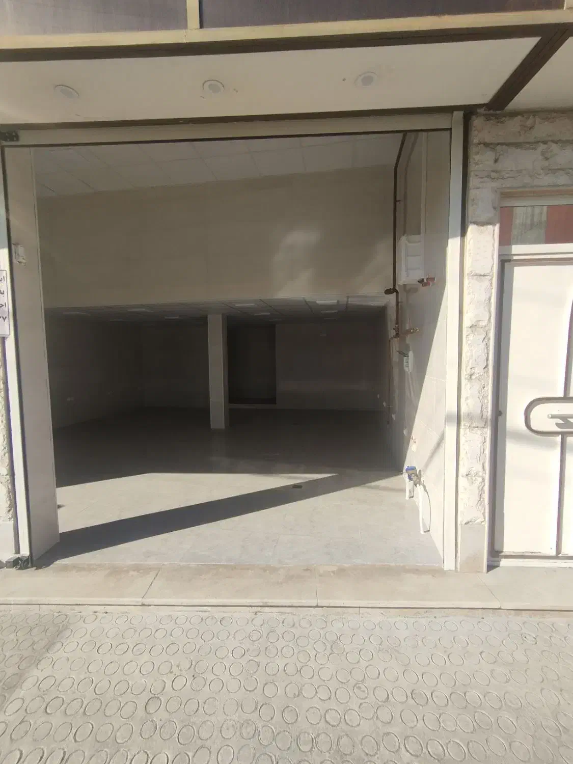 مغازه بر خیابان|اجارهٔ مغازه و غرفه|آستانه اشرفیه, |دیوار