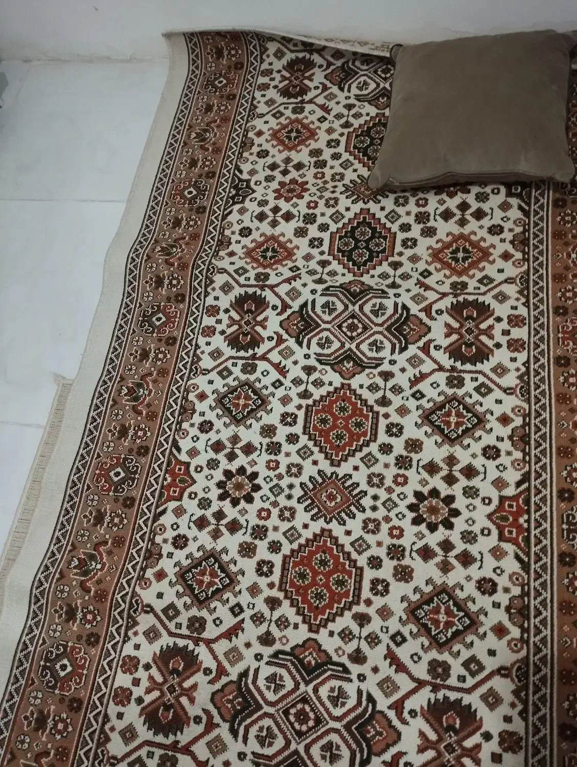 رو پله ای یا کناره سالم|فرش|نیشابور, گنبد سبز|دیوار