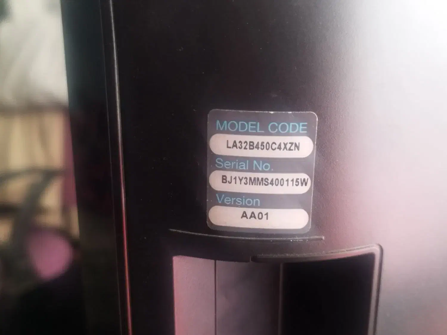 تلوزیون سامسونگ ۳۲ اینچ کاملاً سالم بهمراه میز|تلویزیون و پروژکتور|چهارباغ, |دیوار