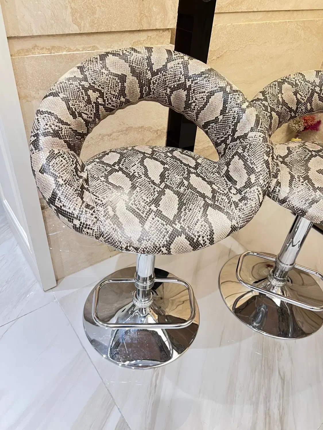 ۴ عدد صندلی جک دار|صندلی و نیمکت|تبریز, |دیوار