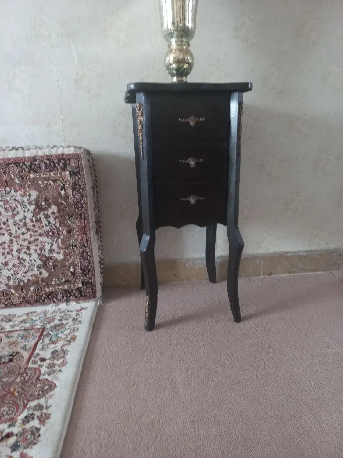 میز سه کشو کاملا سالم|مبلمان خانگی و میز عسلی|زنجان, |دیوار