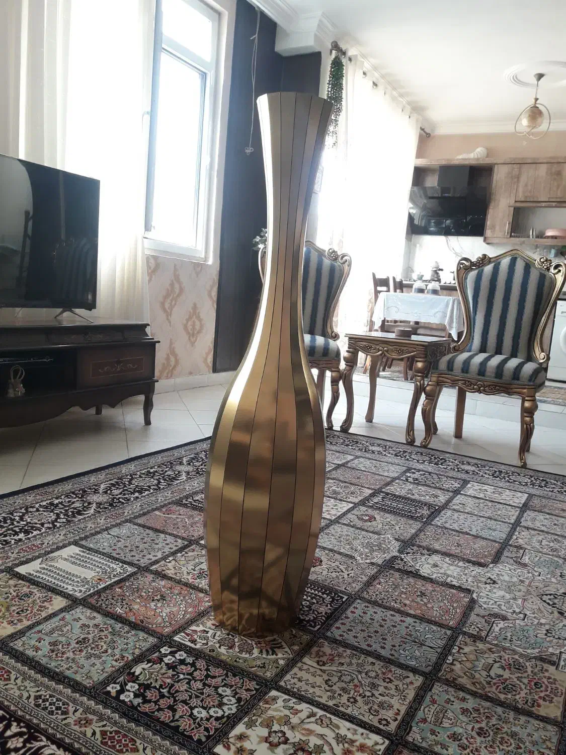 گلدان طلایی بلند|صنایع دستی و سایر لوازم تزئینی|مشهد, سرافرازان|دیوار