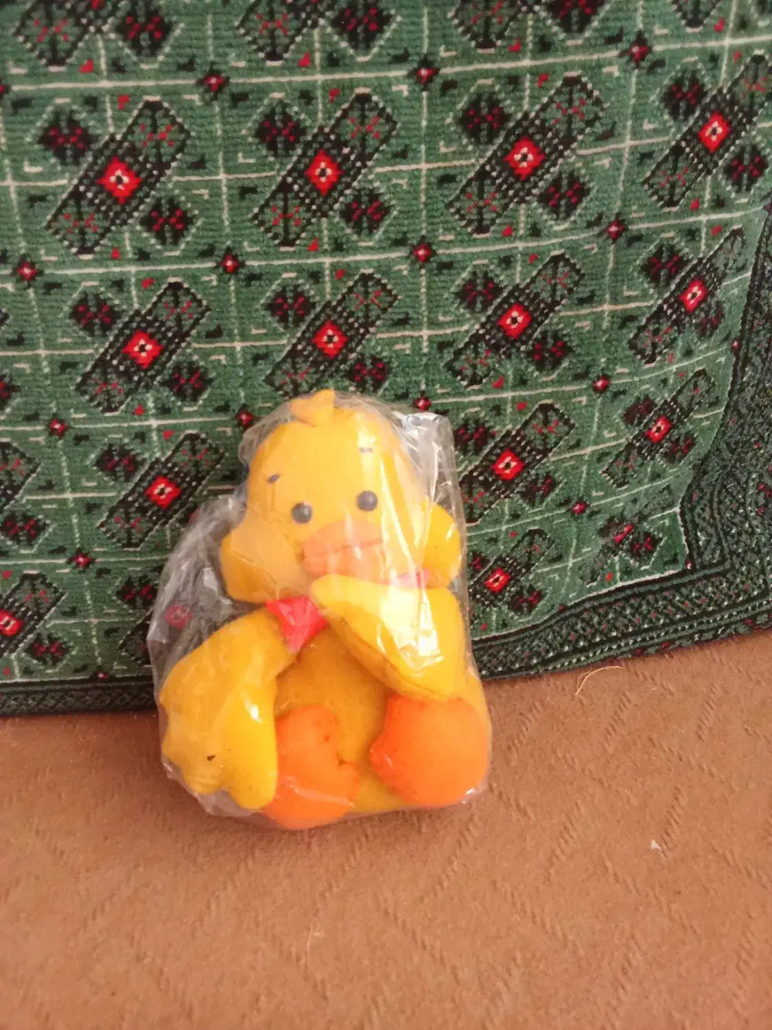 عروسک|اسباب‌بازی بچه|شیروان (خراسان), |دیوار