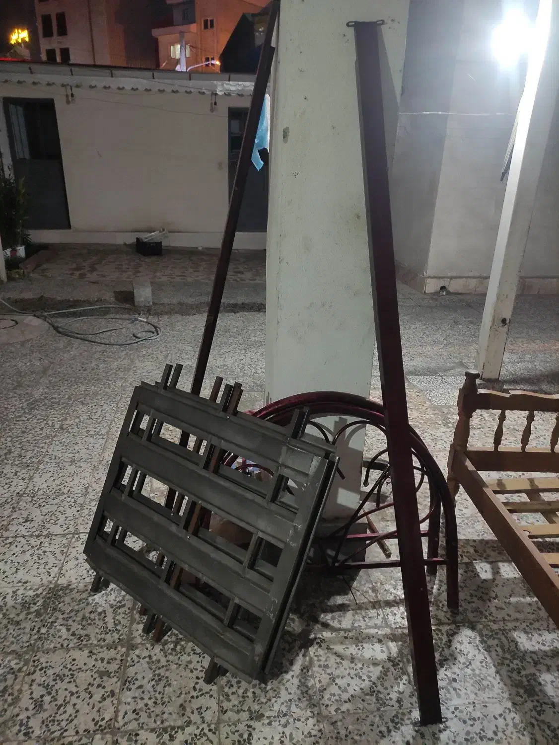 تخت خواب چوبی و فلزی|تخت و سرویس خواب|رشت, دیلمان|دیوار