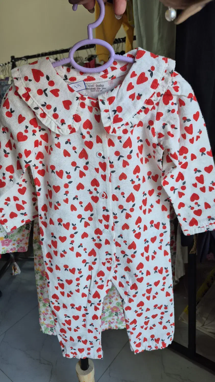 لباسهای زنانه و بچگانه برندهای اروپایی|لباس|پرند, فاز ۶|دیوار