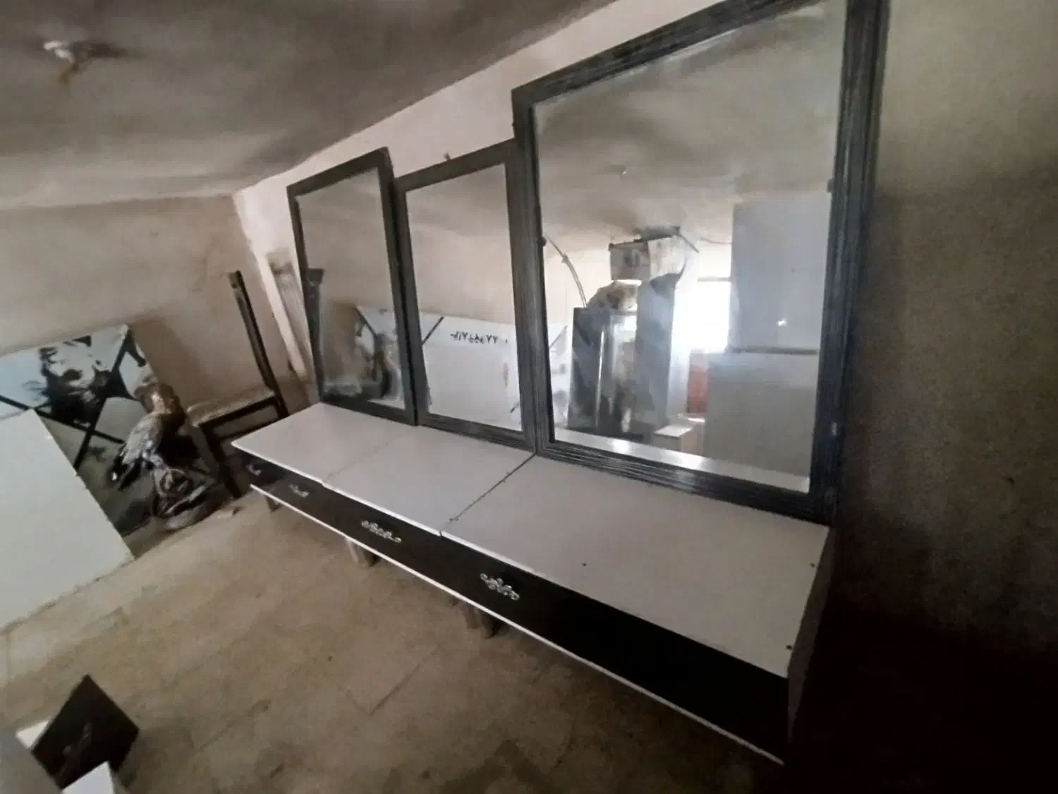 سالن،نیمکت|میز و صندلی غذاخوری|ایوان, |دیوار