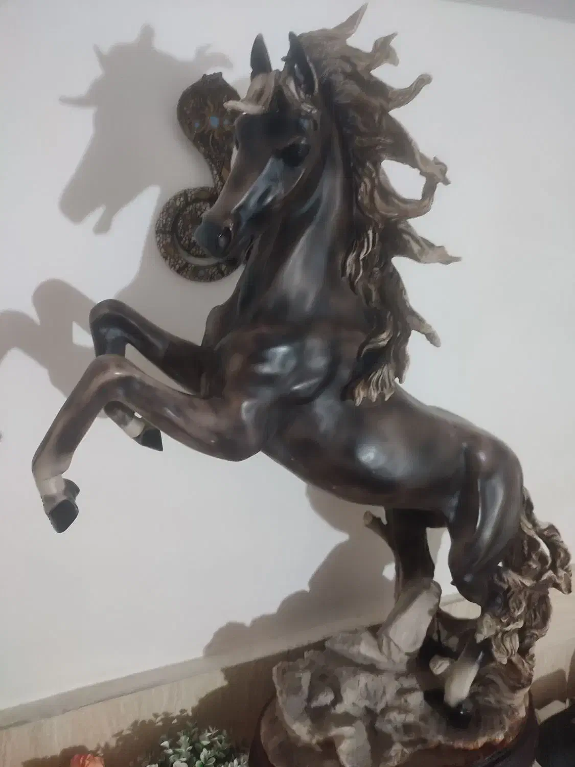 مجسمه|مجسمه، تندیس، ماکت|سلماس, |دیوار