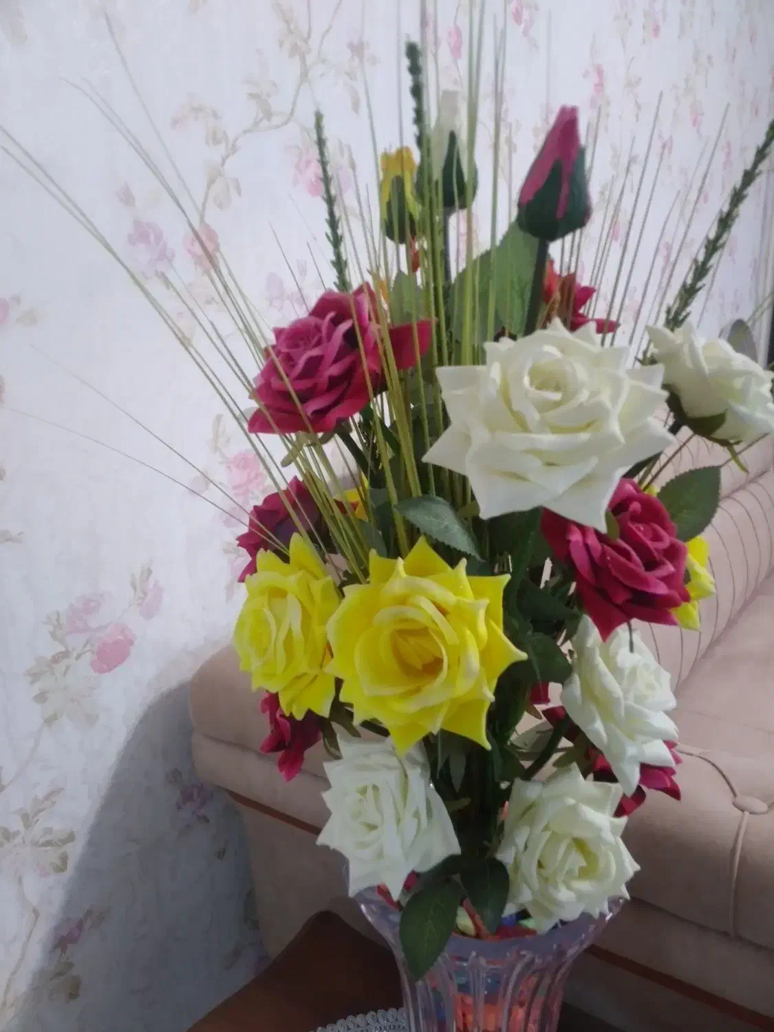 گل رز خارجی سه شاخه ای بزرگ . رز زرد ، قرمز ، سفید|گل مصنوعی|قزوین, |دیوار