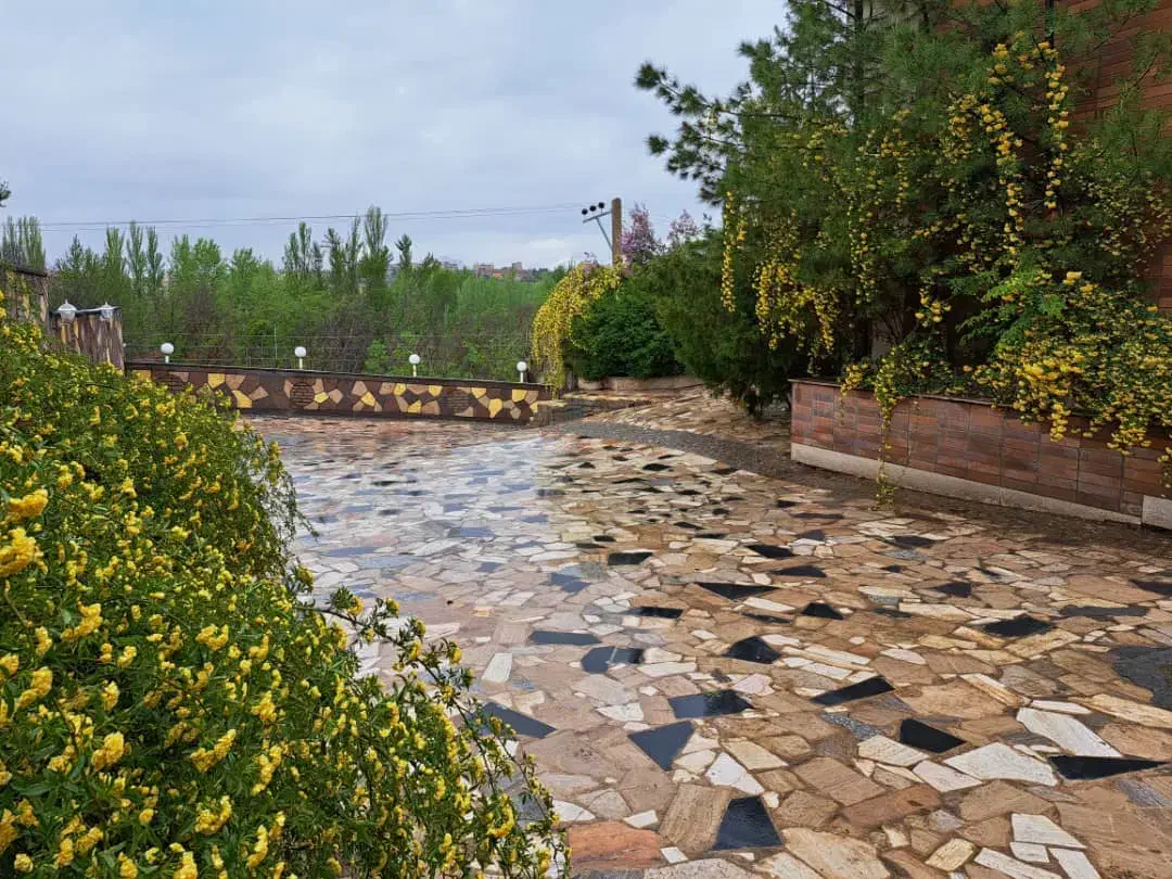 اجاره ویلا پلاک دوم 170متری باغ بهادران|اجارهٔ خانه و ویلا|باغ بهادران, |دیوار