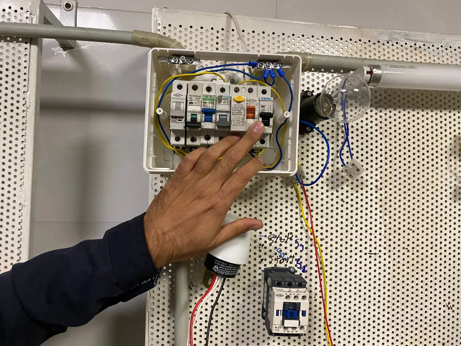 آموزش برق ساختمان دوربین دزدگیر اعلام حریق درب اتو|خدمات آموزشی|تهران, میدان ولیعصر|دیوار