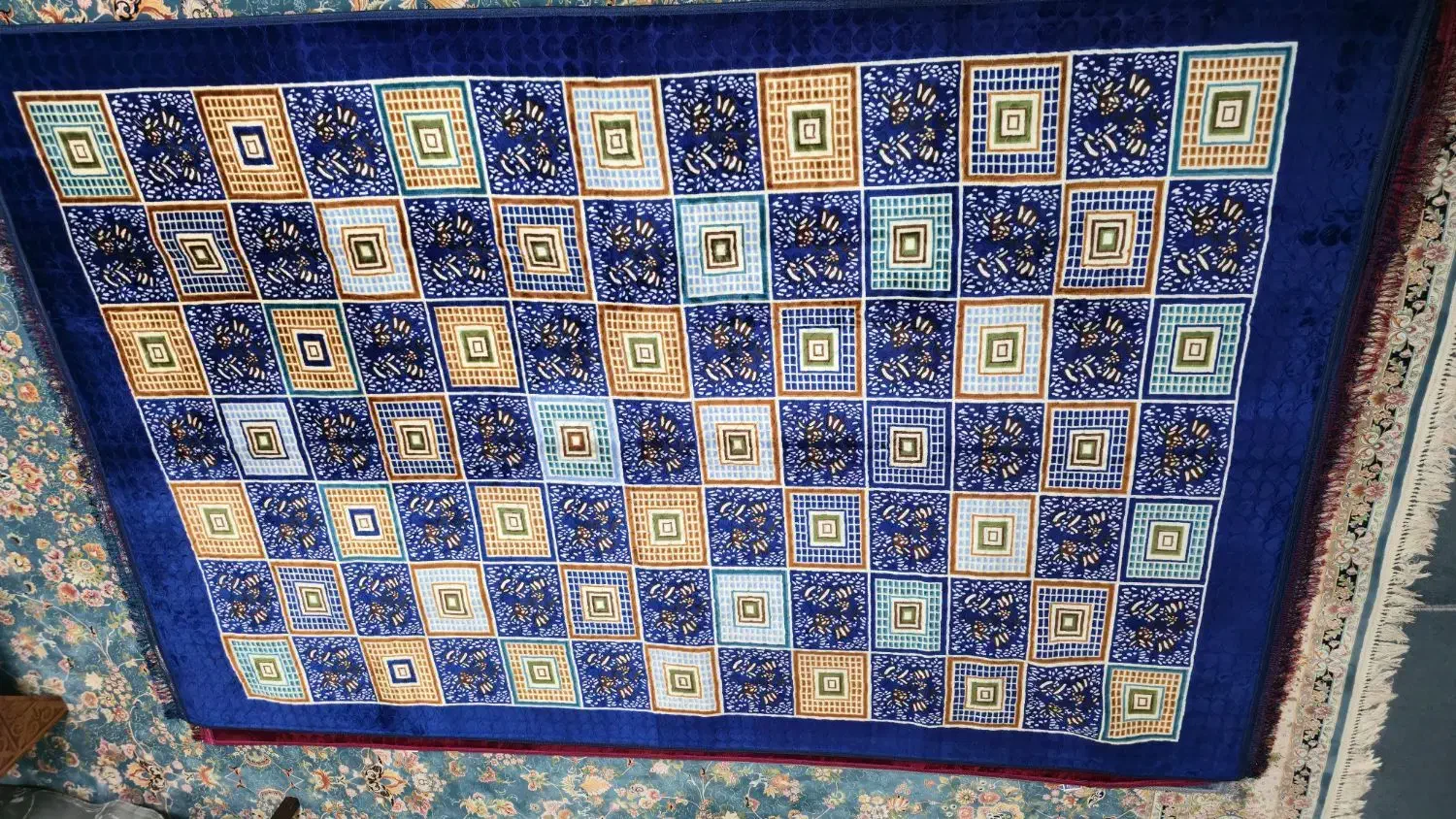 پتوفرش کل برجسته بسیار نرم خوش نقش|فرش|مشهد, آیت الله کاشانی|دیوار