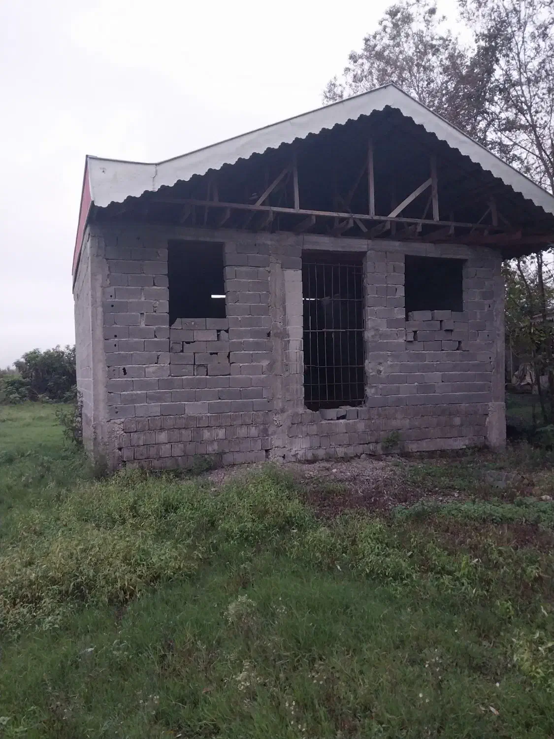 خانه ویلایی نیمه ساز در شهر سنگر کوچه شقا یق|فروش خانه و ویلا|رشت, شهرک شهید عباسپور|دیوار