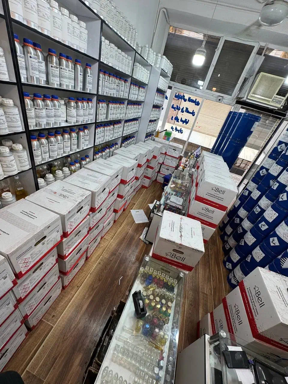 فروشنده اقا جهت کار در عطر فروشی|استخدام بازاریابی و فروش|تهران, پامنار|دیوار