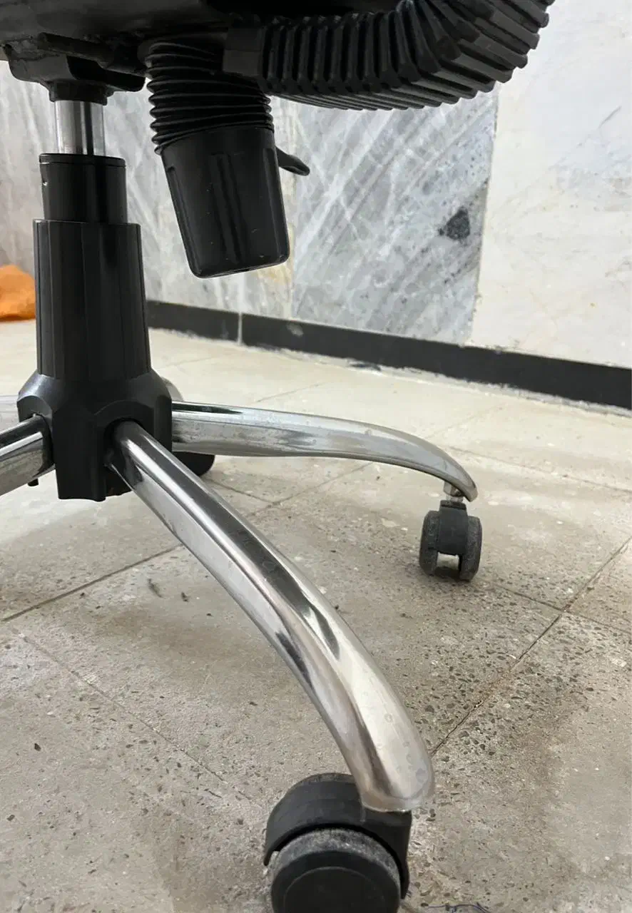 صندلی چرخدار|دفتر کار|هشتگرد, شهرک اداری|دیوار