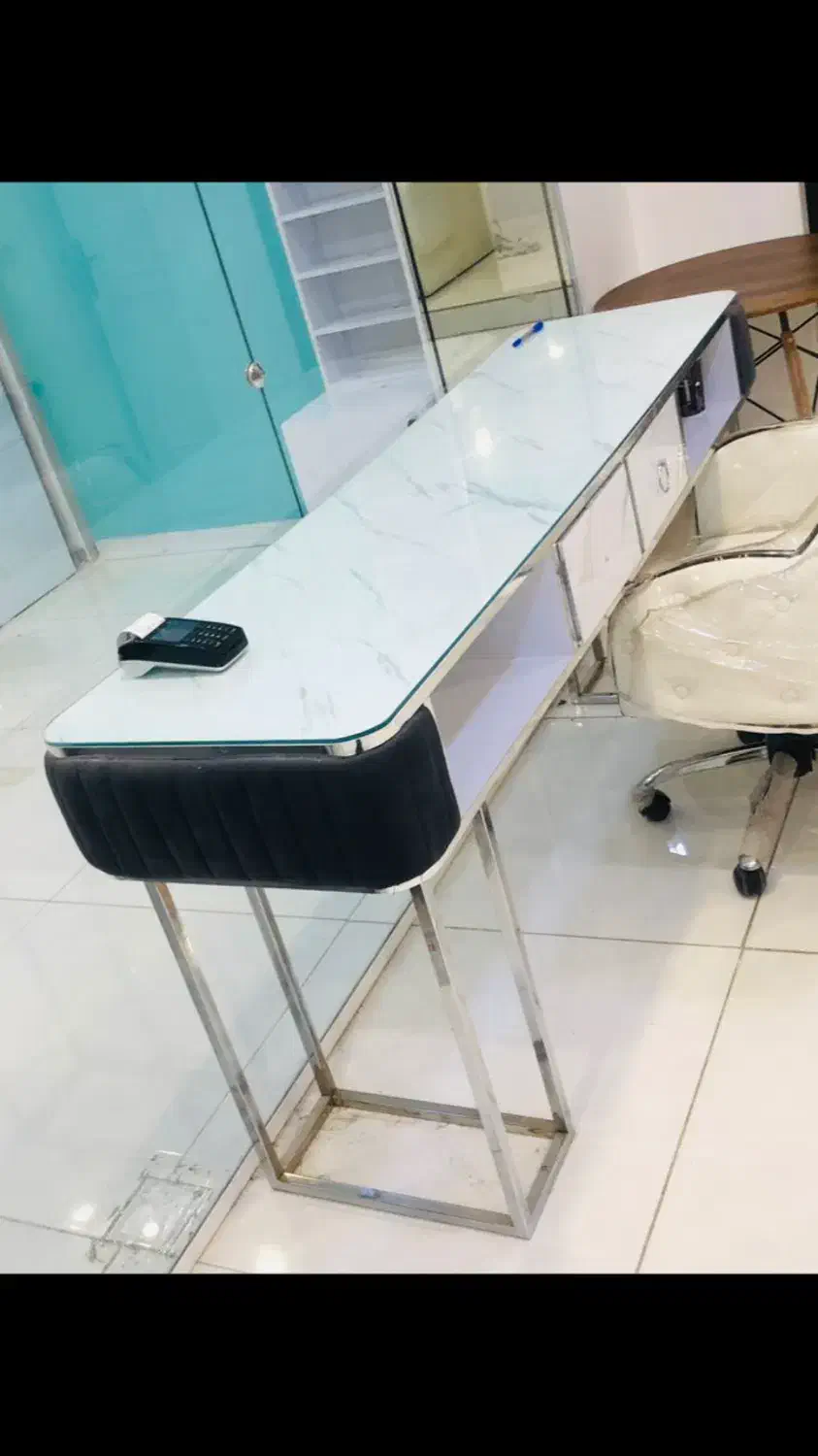 فروش دوعدد میز ناخن درحد نو|آرایشگاه و سالنهای زیبایی|کرمان, |دیوار