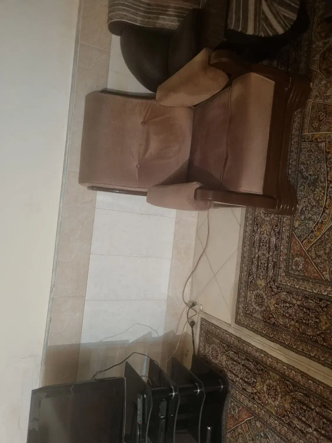 مبل راحتی ۷ نفره|مبلمان خانگی و میز عسلی|قم, انصار‌الحسین|دیوار