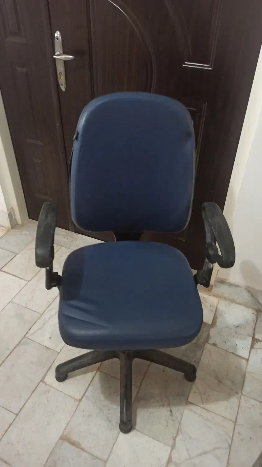 فروش تعدادی میز و صندلی اداری در حد نو|مبلمان اداری|رفسنجان, |دیوار