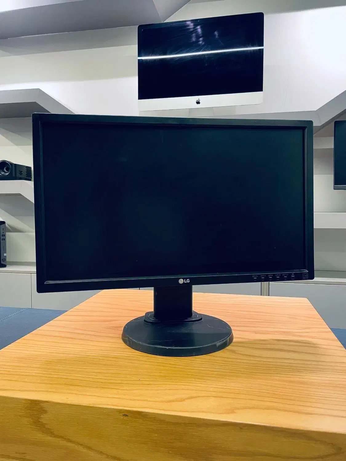 مانیتور استوک الجی مدل 22mb35|قطعات و لوازم جانبی رایانه|تهران, میدان ولیعصر|دیوار