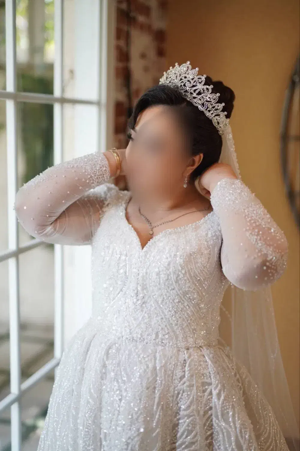 اجاره لباس عروس سنگدوزی شده|لباس|کرج, باغ سیب|دیوار