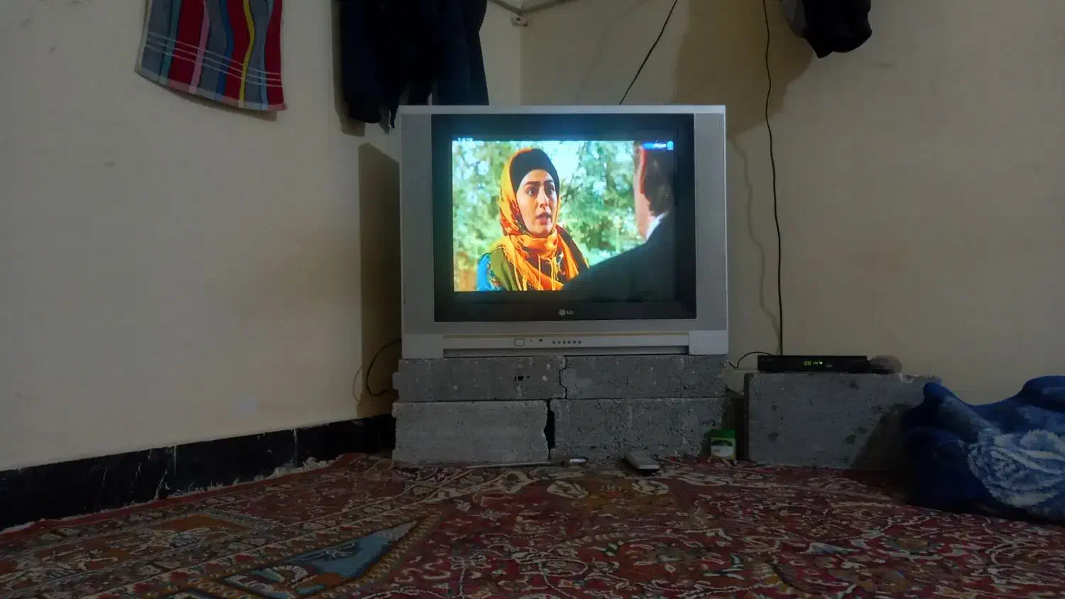 تلویزیون۲۹اینچ|تلویزیون و پروژکتور|پاوه, |دیوار