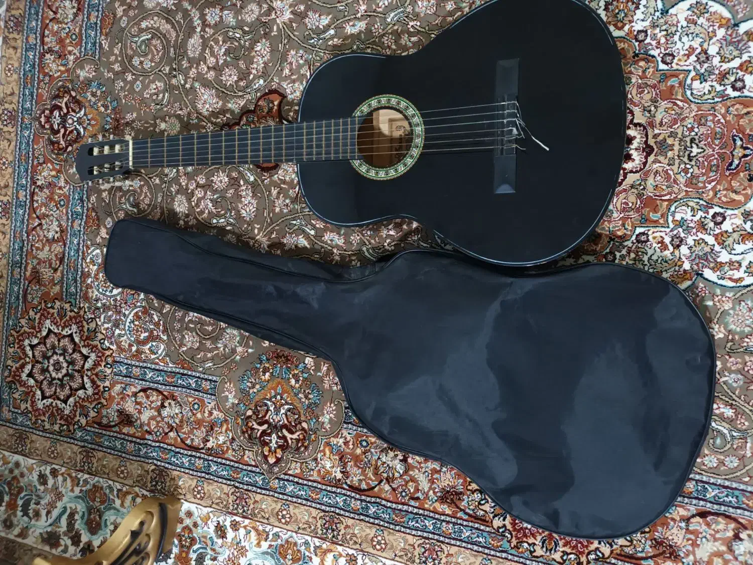 گیتار و سه تار|سازهای سنتی|بهارستان, |دیوار