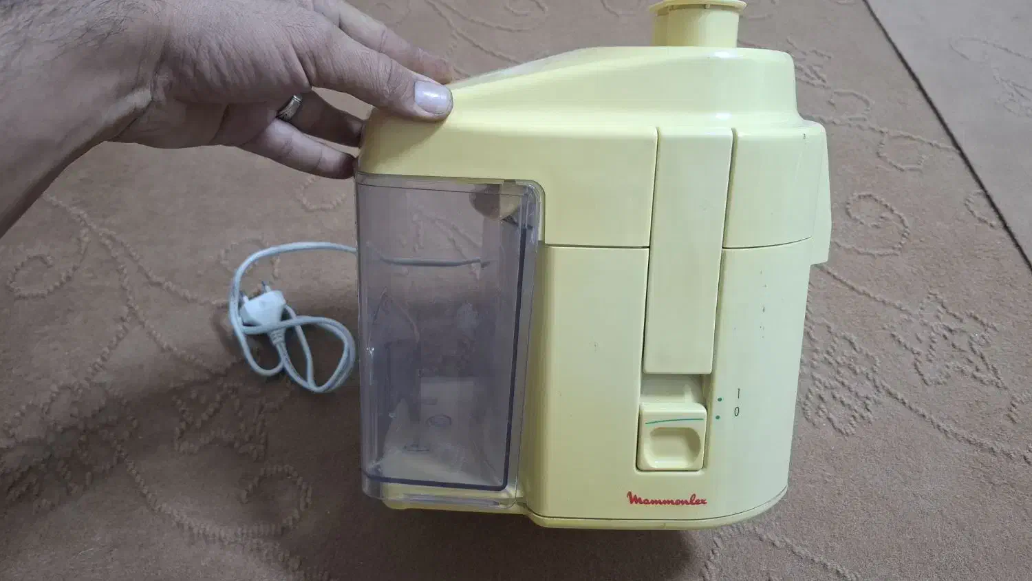 آبمیوه گیری  قدیمی کاملا سالم|آبمیوه‌گیر و آب‌مرکبات‌گیر|شیروان (خراسان), |دیوار